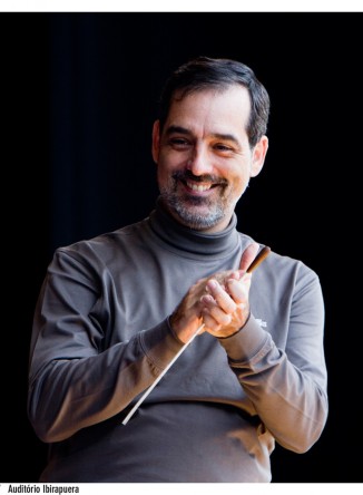 Close Maestro Galindo by Dani Gurgel, 2011, Auditorio Ibirapuera